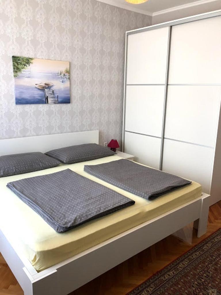 Apartments And Rooms By The Sea Barbat, Rab - 4973 Rab Town Room photo