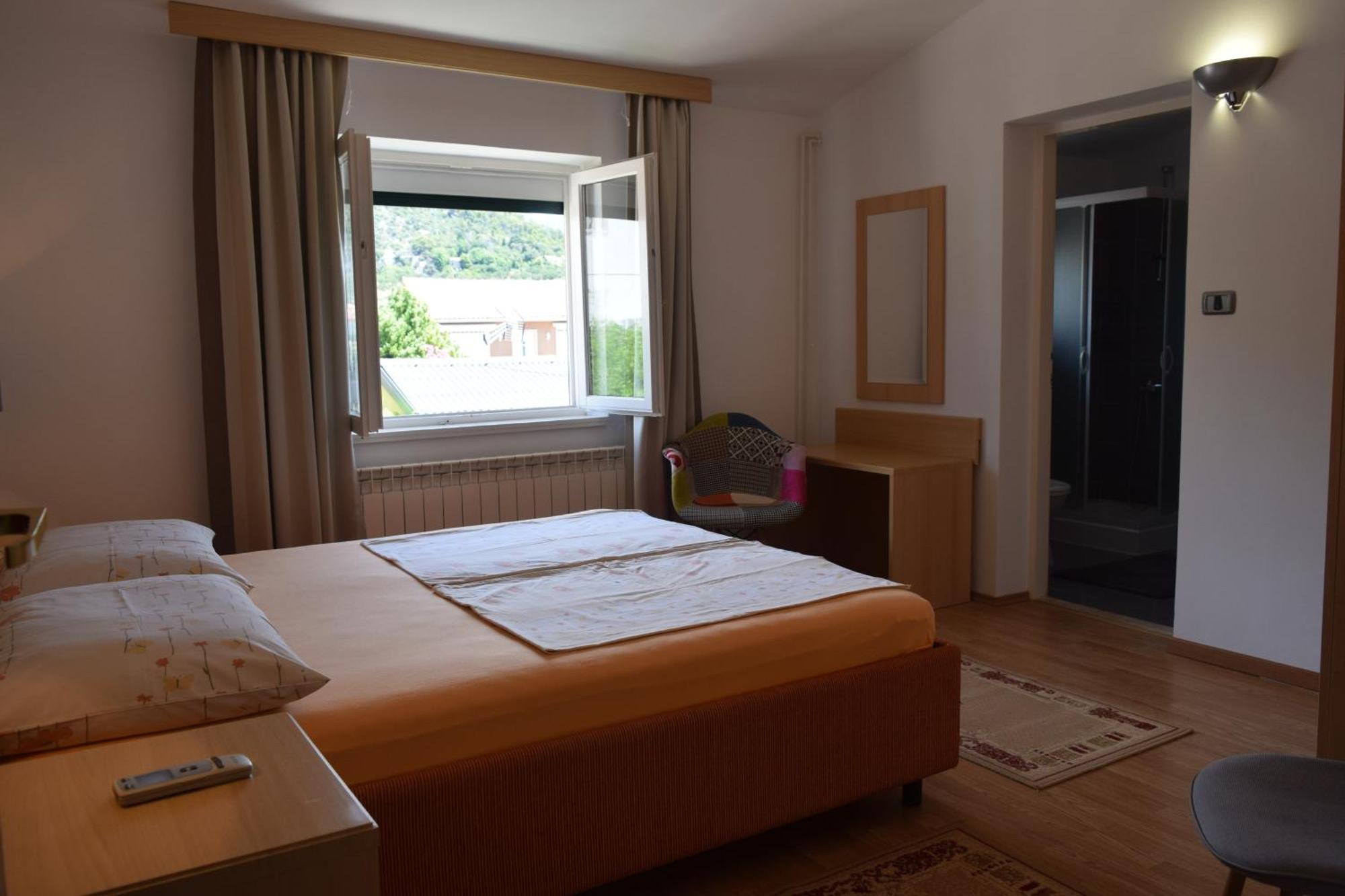 Apartments And Rooms By The Sea Barbat, Rab - 4973 Rab Town Room photo